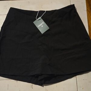 HALARA Women's Black Skort